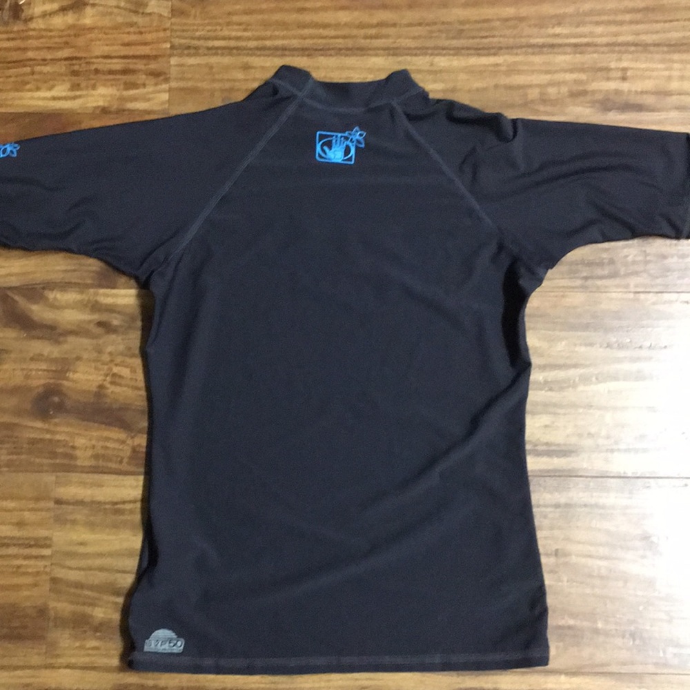 Body Glove Rashguard Top - Picture 5 of 7
